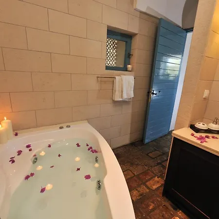 Villa Sleeps 16 With Pool And Wifi