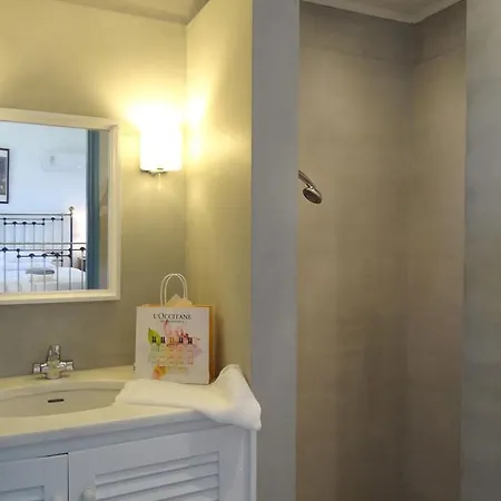 Villa Sleeps 16 With Pool And Wifi