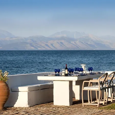 Villa Sleeps 16 With Pool And Wifi Chlomos