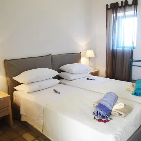 Villa Sleeps 16 With Pool And Wifi
