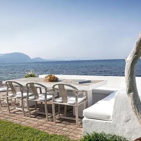 Villa Sleeps 16 With Pool And Wifi