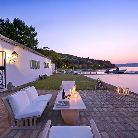 Sleeps 16 With Pool And Wifi Villa