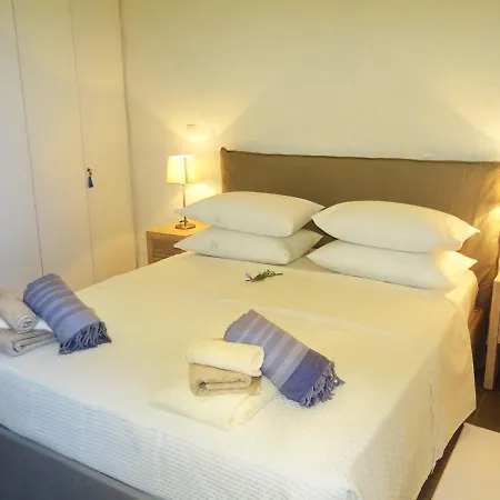 Villa Sleeps 16 With Pool And Wifi