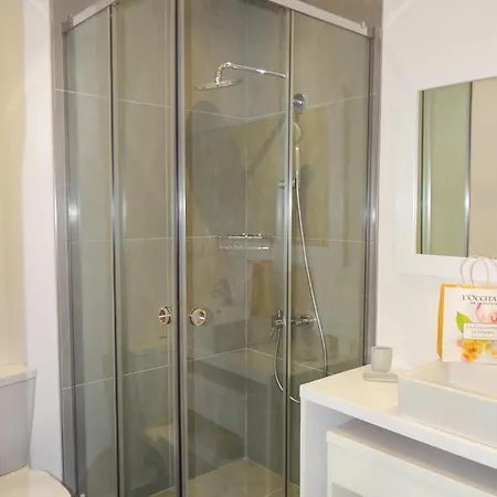 Sleeps 16 With Pool And Wifi Chlomos