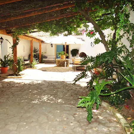 Villa Sleeps 16 With Pool And Wifi Chlomos