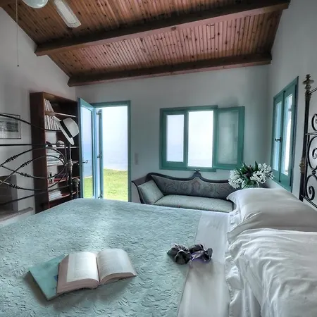 Villa Sleeps 16 With Pool And Wifi