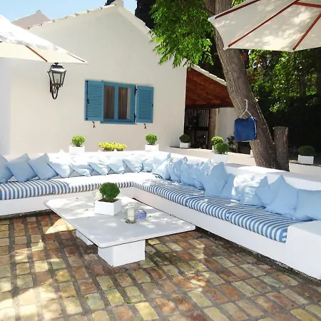 Sleeps 16 With Pool And Wifi Villa Chlomos