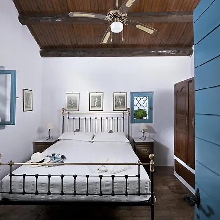 Sleeps 16 With Pool And Wifi Villa Chlomos